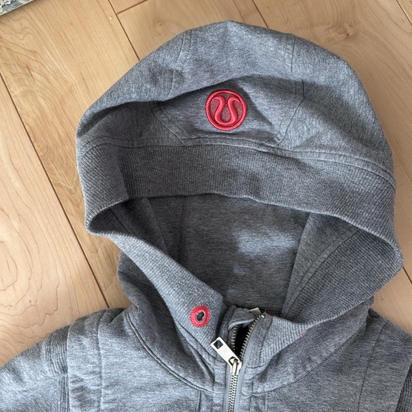 Lululemon cropped sweatshirt size 6 - Picture 2 of 8